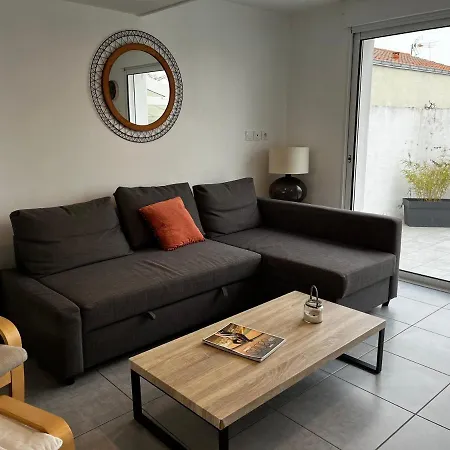 La Tranquilite Bleue - Maison Avec Parking Cloture Holiday home